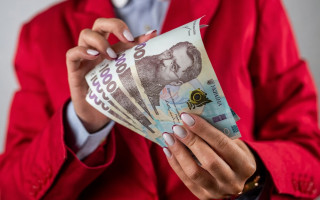 Можно ли перевести работника на более низкую зарплату из-за финансовых трудностей предприятия — позиция ВС