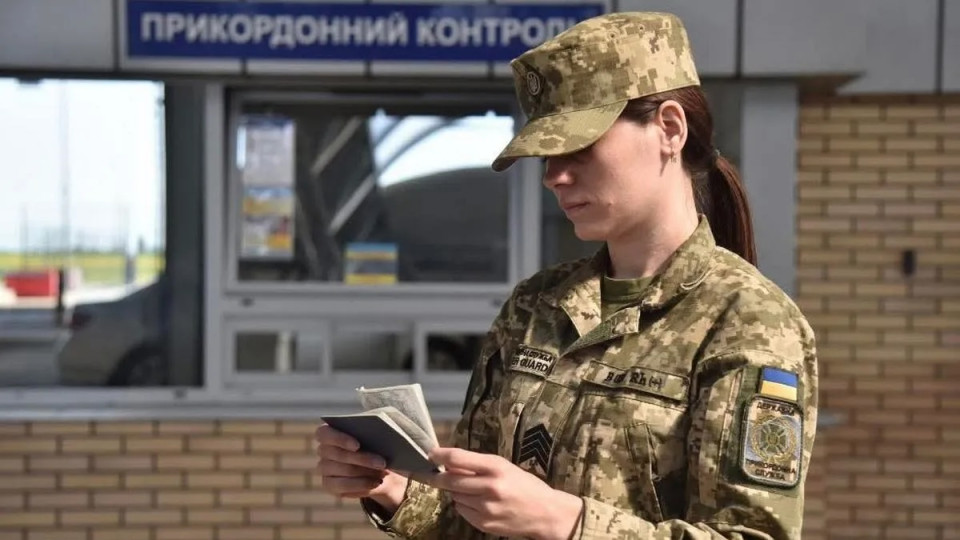 Правительство отменило ограничения на выезд за границу для всех женщин на госслужбе