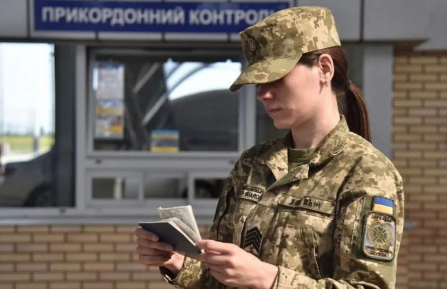 Правительство отменило ограничения на выезд за границу для всех женщин на госслужбе