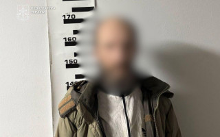 В Киеве мужчина пытался пронести метадон в Дарницкий райсуд: после разоблачения начал глотать таблетки