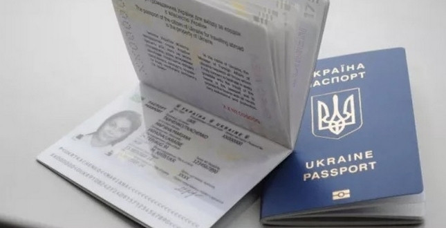 Украинцам за рубежом объяснили, где можно оформить загранпаспорт