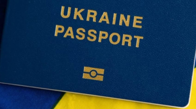 Какая информация заносится на электронный носитель биометрического заграничного паспорта