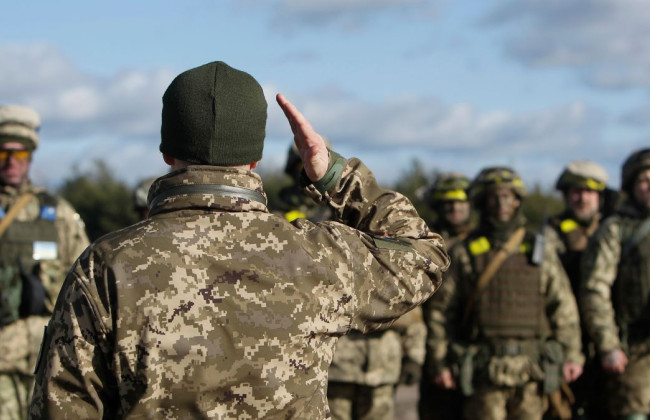 Военнослужащий имеет право не продолжать службу после завершения контракта — позиция суда