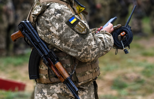 Чому військовим на передовій забороняють користуватися телефонами — пояснення Міноборони