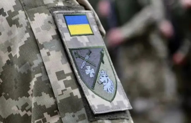 Во Львове прохожие вытащили мужчину из служебного автомобиля ТЦК – видео