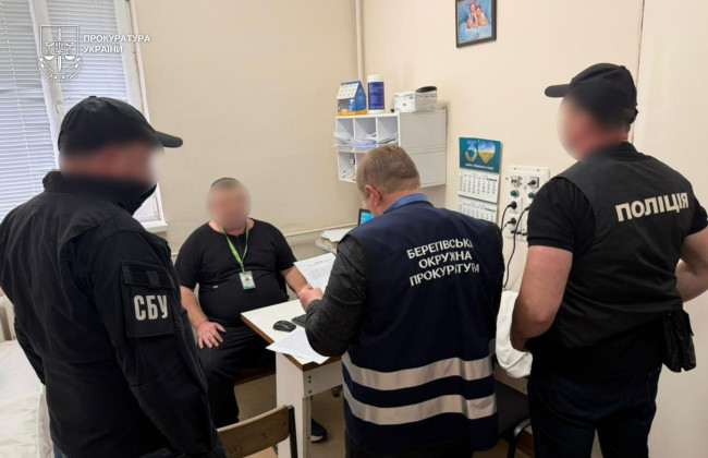 На Закарпатье врач продал мужчинам удаленные у других пациентов камни, чтобы те получили отсрочку от мобилизации