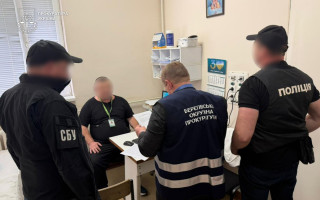 На Закарпатье врач продал мужчинам удаленные у других пациентов камни, чтобы те получили отсрочку от мобилизации