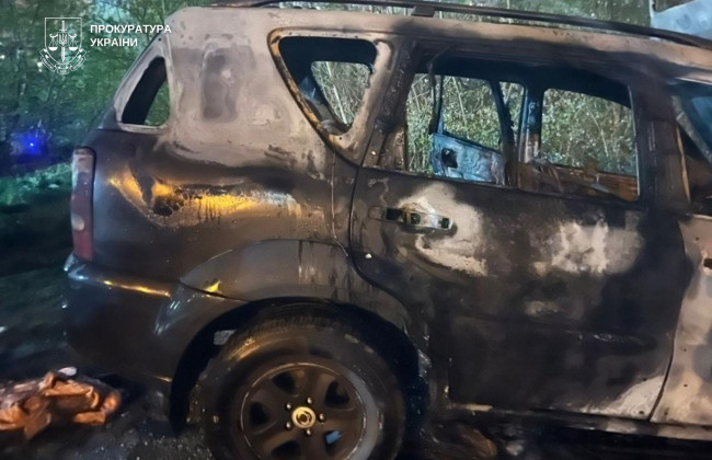В Киеве задержали иностранца, который наклеивал на автомобили символику ВСУ, а затем по заказу поджигал их