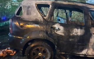 У Києві затримали іноземця, який наклеював на авто символіку ЗСУ, а потім на замовлення підпалював їх