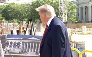 Дональд Трамп будує бальну залу у форматі бункера і з базою для дронів на даху – відео