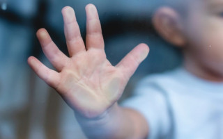 Не виплачували дітям-сиротам одноразову допомогу при закінченні школи – підозру отримав посадовець Подільської РДА