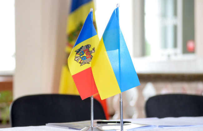 Родичам українських і молдовських дипломатів хочуть дозволити здійснювати оплачувану діяльність