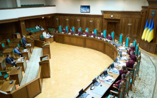 Закриття кримінального провадження ухвалою суду, а не обвинувальним вироком: КСУ розглядає справу