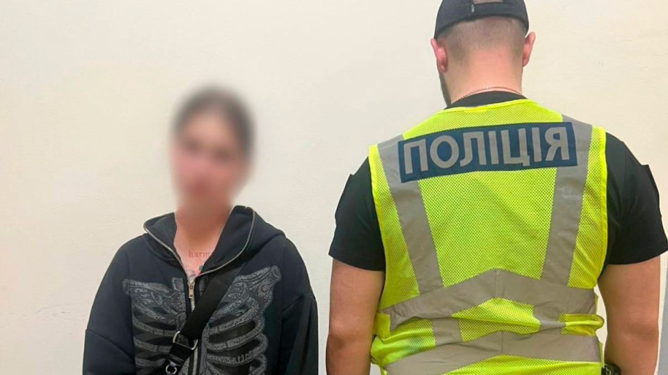 В Киеве военный сделал замечание, за что получил бутылкой по голове – 18-летнюю нападающую задержали