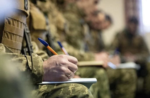 Без прямой почты: как украинцам официально передать обращение в воинские подразделения