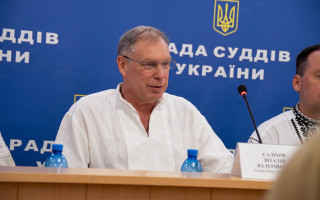 Рада суддів звернулась до КСУ з проханням терміново розглянути питання щодо обмеження суддівської винагороди