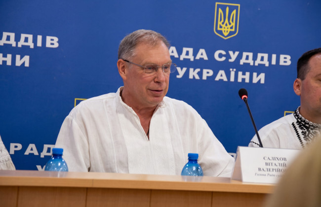 Рада суддів звернулась до КСУ з проханням терміново розглянути питання щодо обмеження суддівської винагороди