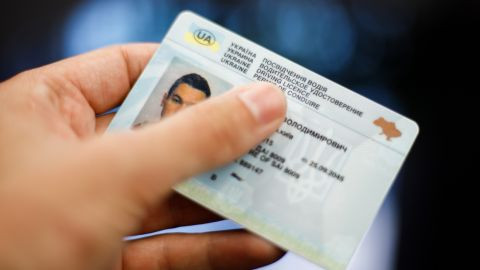 Старое водительское удостоверение после замены: что с ним делать и почему оно уже недействительно