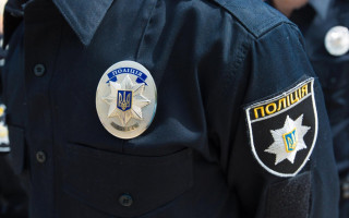 На Київщині двоє 13-річних дівчат записали відео під російську музику на Алеї Слави – поліція проводить перевірку
