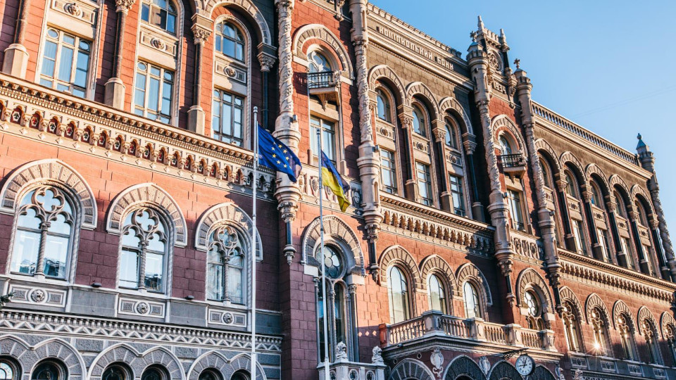 Здание НБУ получило повреждения во время массированной атаки на Киев — Андрей Пышный