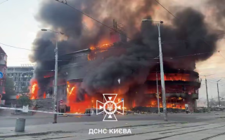У Києві після атаки РФ повністю згоріли ТРЦ «Квадрат» та Лук’янівський ринок, відео