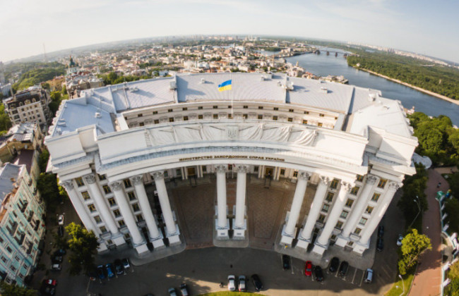 В результате атаки РФ было повреждено здание МИД Украины — впервые со времен Второй мировой войны