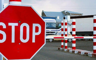 Хто і як може заборонити виїзд за кордон України – пояснення Мін’юсту