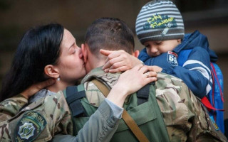 Семьи военных могут оформить льготы без защитника: куда обращаться и какие документы нужны