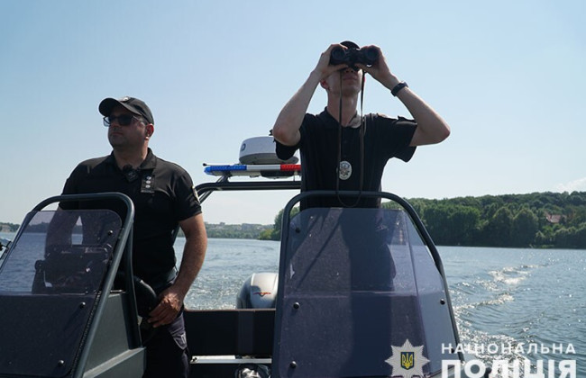 В Киеве двое иностранцев прыгнули с пирса в Гидропарке и погибли