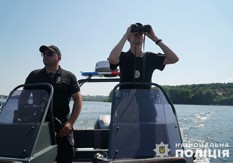 В Киеве двое иностранцев прыгнули с пирса в Гидропарке и погибли