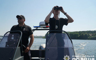 У Києві двоє іноземців стрибнули з пірса у Гідропарку та померли