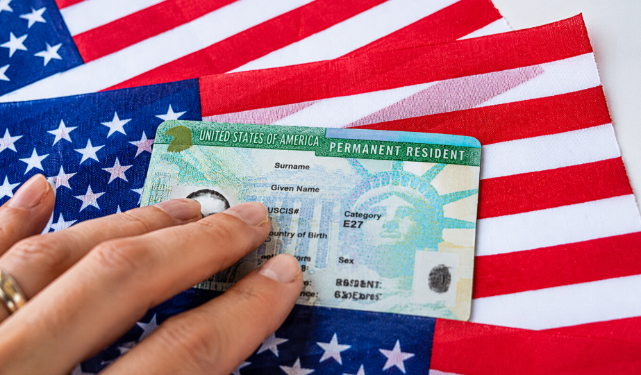 Получить грин-карту в США станет сложнее: для этого иностранцы должны выехать из страны