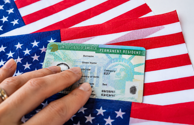 Получить грин-карту в США станет сложнее: для этого иностранцы должны выехать из страны