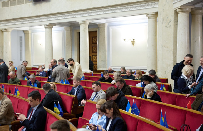 В Верховной Раде приняли закон о доплатах должностным лицам за международные проекты за счет помощи партнеров