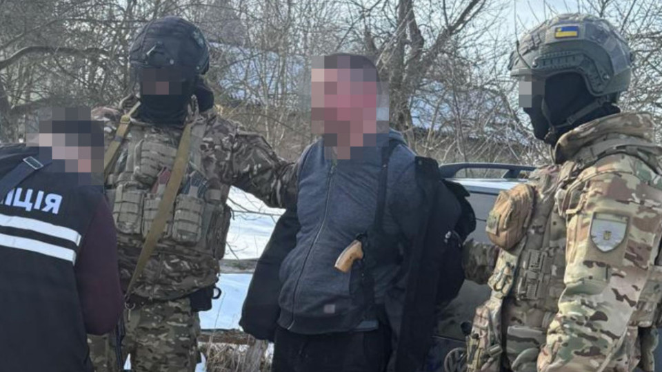 Вымогал у женщины $5000, угрожая распространить интимные фото, и избил полицейского: будут судить злоумышленника