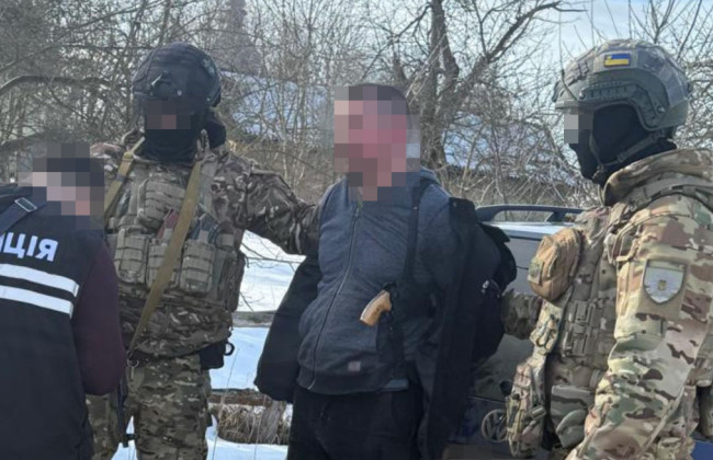 Вымогал у женщины $5000, угрожая распространить интимные фото, и избил полицейского: будут судить злоумышленника