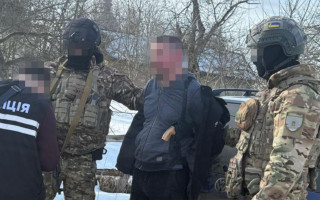 Вымогал у женщины $5000, угрожая распространить интимные фото, и избил полицейского: будут судить злоумышленника
