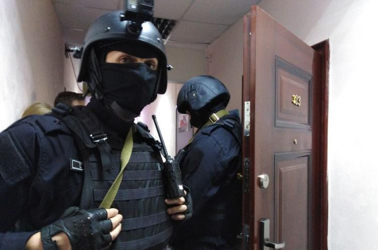 Копію ухвали на обшук житла можуть вручити будь-якій присутній особі, якщо вас немає – ВС