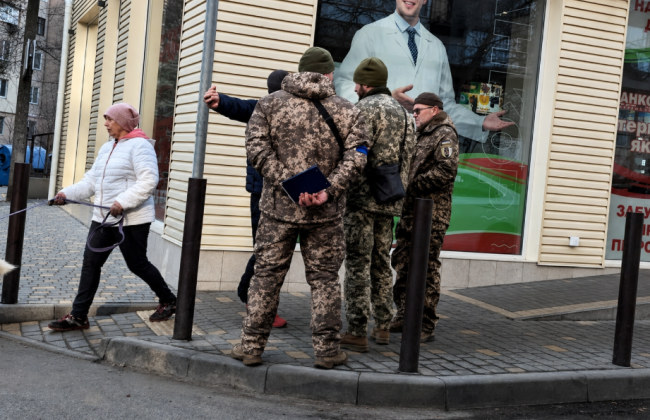 Чоловік заявив, що його силоміць доставили до ТЦК попри зняття з військового обліку: Верховний Суд поновив розгляд справи