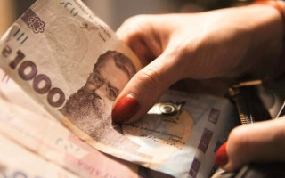 Зарплати в Україні: хто заробляє 77 тисяч гривень, а хто – менше 20
