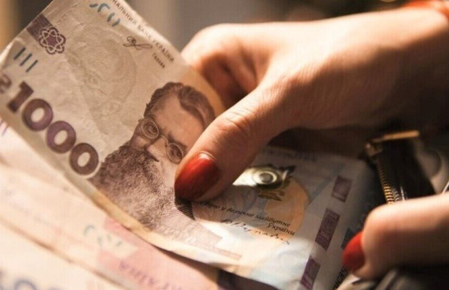 Зарплати в Україні: хто заробляє 77 тисяч гривень, а хто – менше 20