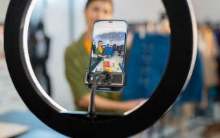 Блогери в Україні мають заплатити податки з доходів від реклами в TikTok і зареєструватися ФОПами