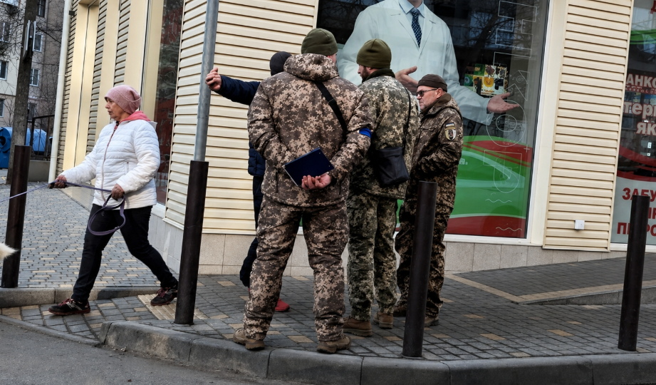 Мужчина заявил, что его силой доставили в ТЦК несмотря на снятие с воинского учета: Верховный Суд возобновил рассмотрение дела