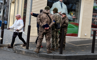 Чоловік заявив, що його силоміць доставили до ТЦК попри зняття з військового обліку: Верховний Суд поновив розгляд справи