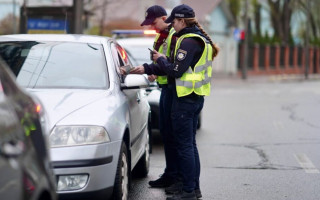 Водій запропонував поліцейським 300 доларів після зупинки за порушення ПДР: чим все закінчилося