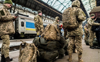 Відпустка з виїздом за кордон для військових – які документи потрібно подати до ТЦК