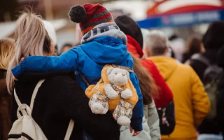 Виплати для переселенців із дітьми: ПФУ уточнив порядок і дату нарахувань