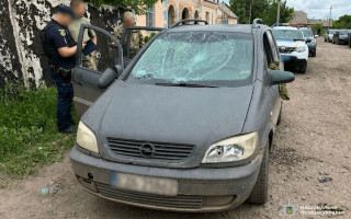 Повредили авто ТЦК и ударили военных: в Харьковской области четырем мужчинам объявили подозрение