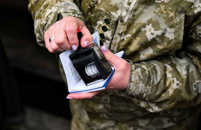 Могут ли не выпустить за границу из-за кредита, долгов или больничного: какие правила действуют сейчас