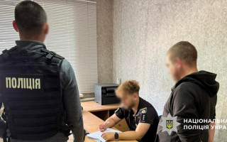 В Днепре сотрудники ТЦК вытолкнули из автомобиля возле мусорного контейнера мужчину, которому стало плохо, а сами скрылись